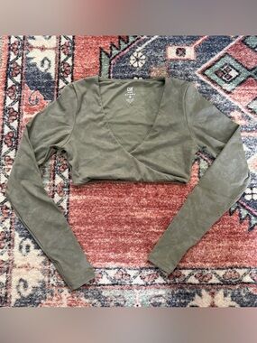 CSB cropped workout top